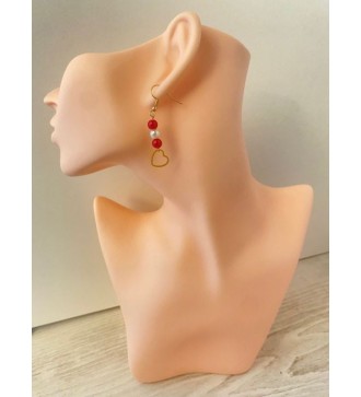 Boucles d'oreilles pendantes dorées avec coeur et perles