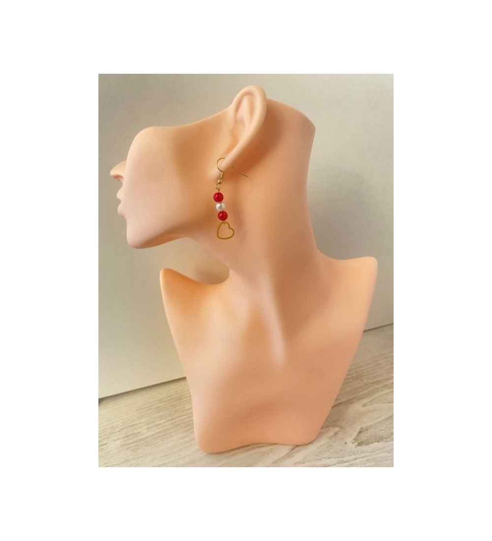 Boucles d'oreilles pendantes dorées avec coeur et perles