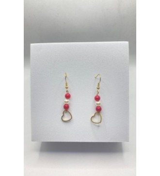 Boucles d'oreilles pendantes dorées avec coeur et perles
