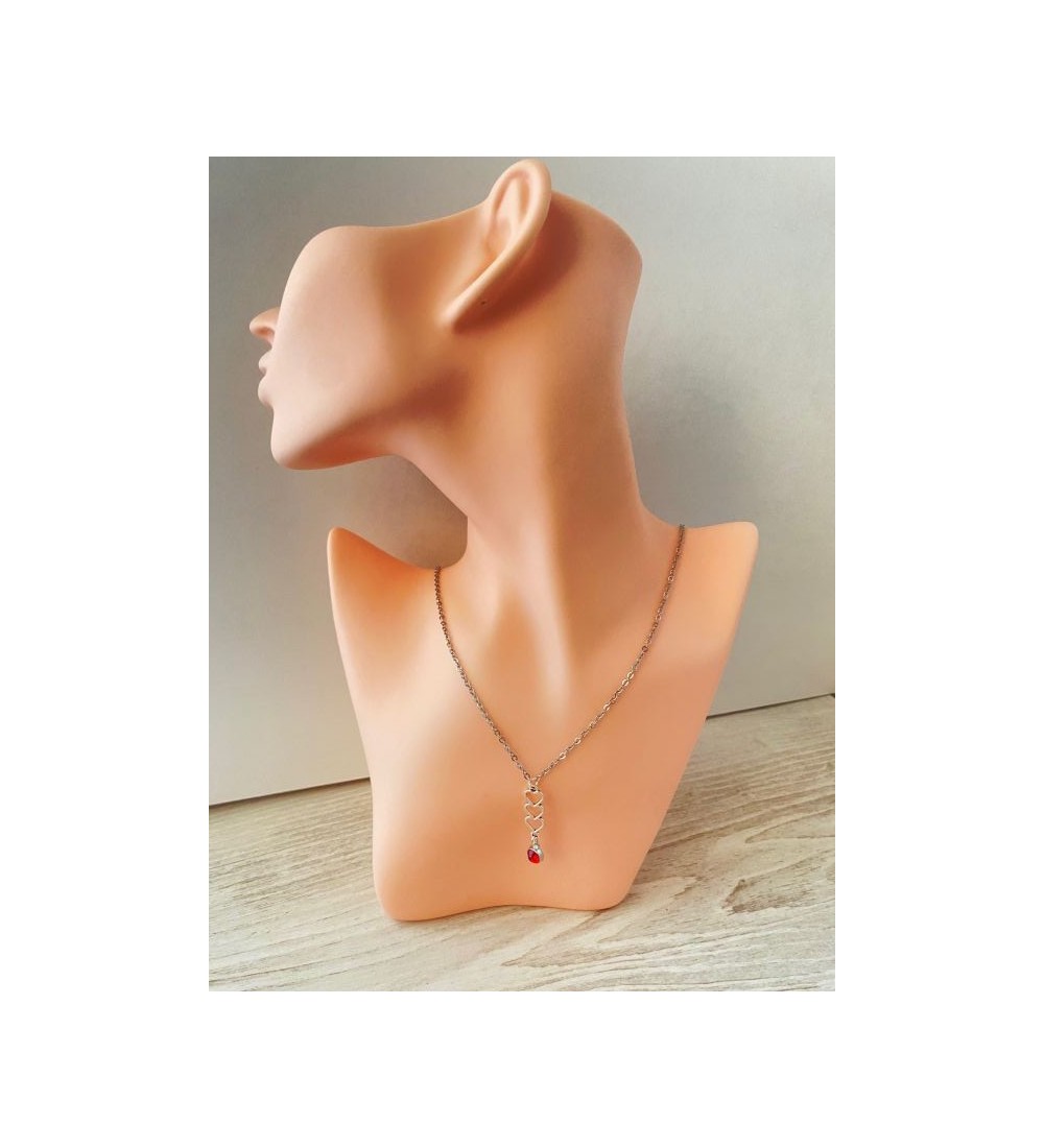 Collier argenté trio de cœurs avec pierre rouge vif- Chic