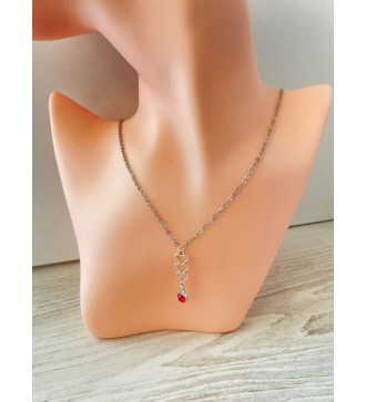Collier argenté trio de cœurs avec pierre rouge vif- Chic