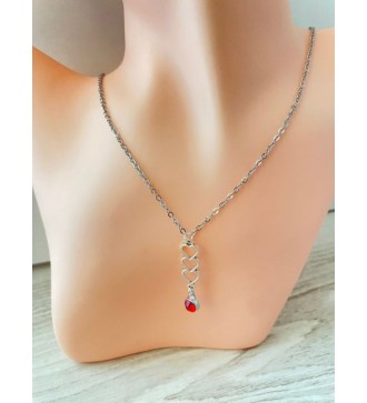 Collier argenté trio de cœurs avec pierre rouge vif- Chic