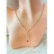 Coup de Foudre – Collier argenté trio de cœurs avec pierre rouge éclatante 