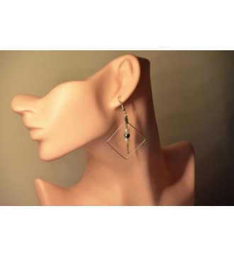 Boucles pendantes argent : chaîne carrée , perles blanches
