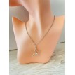 Etoile Lumineuse – Collier argenté en acier inoxydable avec pendentif étoile et pierre brillante Etoile Lumineuse – Collier argenté en acier inoxydable avec pendentif étoile et pierre brillante