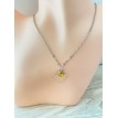 Carré de Charme – Collier argent 925 avec pendentif carré et pierre jaune scintillante Carré de Charme – Collier argent 925 avec pendentif carré et pierre jaune scintillante