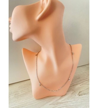 Collier argenté infini avec breloques à strass chic