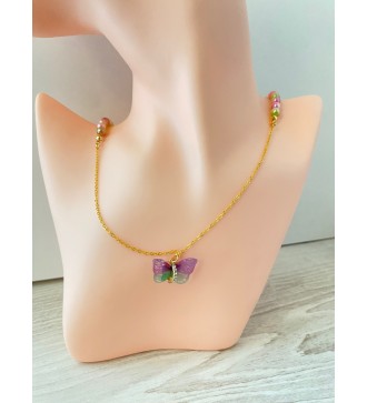 Collier or avec perles bicolores et pendentif papillon
