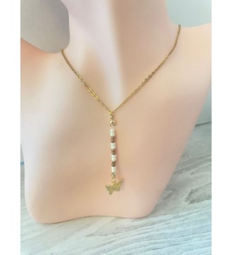 Collier or avec perles et papillon doré