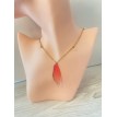 Perle Ailée – Collier doré avec breloque perle et pendentif papillon ailé raffiné Perle Ailée – Collier doré avec breloque perle et pendentif papillon ailé raffiné