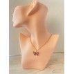 Danse des Papillons – Collier doré avec pendentif papillon et anneau serti de strass étincelants Danse des Papillons – Collier doré avec pendentif papillon et anneau serti de strass étincelants