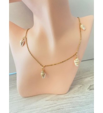 Collier or avec pendentifs coquillage élégants et uniques
