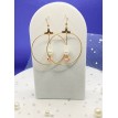 coeur Doux – Créoles en acier inoxydable plaqué or 24K avec pendentif cœur rose et perles nacrées  coeur Doux – Créoles en acier inoxydable plaqué or 24K avec pendentif cœur rose et perles nacrées