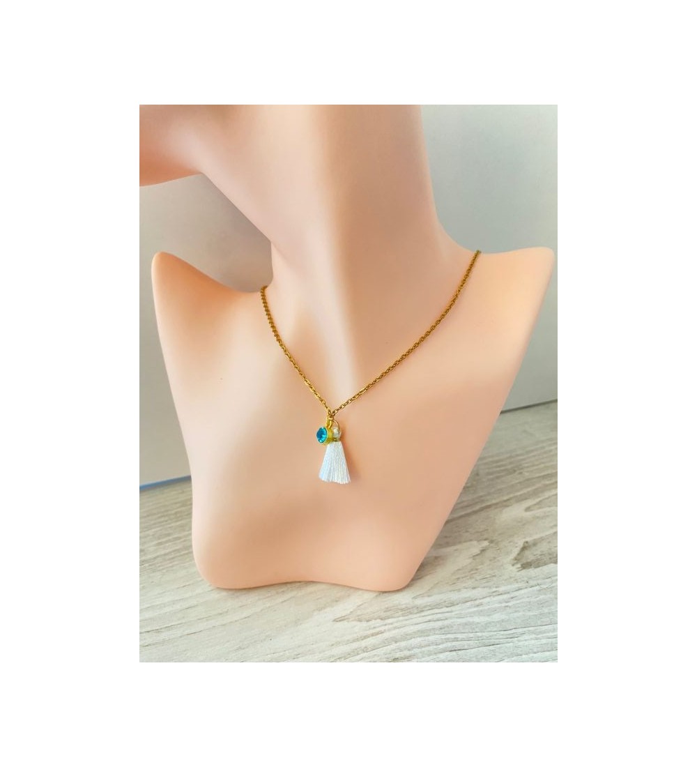 Collier or avec pendentif volant blanc et pierre turquoise