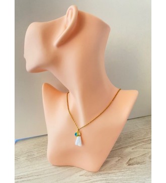 Collier or avec pendentif volant blanc et pierre turquoise