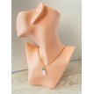 Ballet de Pierre – Collier doré avec pendentif volant blanc et pierre turquoise