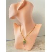l'anneau des Rêves – Collier doré avec pendentif aile de papillon dans un anneau raffiné l'anneau des Rêves – Collier doré avec pendentif aile de papillon dans un anneau raffiné