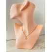 Chanceuse – Collier plaqué or 24 K avec pendentif trèfle doré orné de strass scintillants Chanceuse – Collier plaqué or 24 K avec pendentif trèfle doré orné de strass scintillants