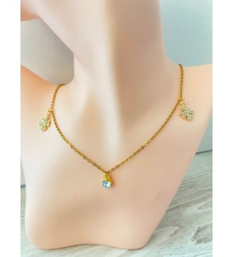Collier or avec ceux trèfles et pierres éclatantes