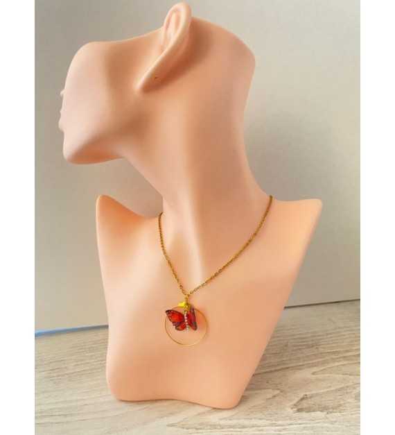Danse du Papillon –Collier doré pendentif papillon strass