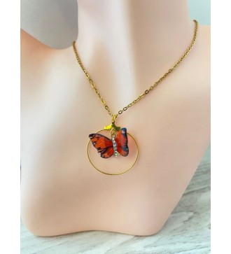 Collier or avec pendentif papillon et strass éclatants