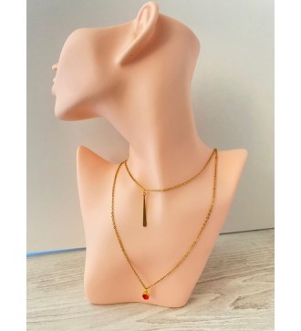 Collier double chaîne or avec pendentif et pierre rouge