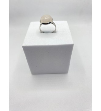 Bague ajustable en pierre semi-précieuse blanche opaque