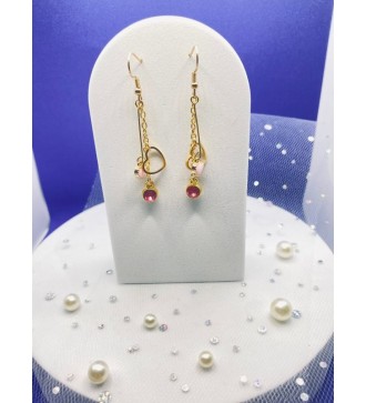 Boucles d'oreilles or : chaîne et pendentif pierre rose