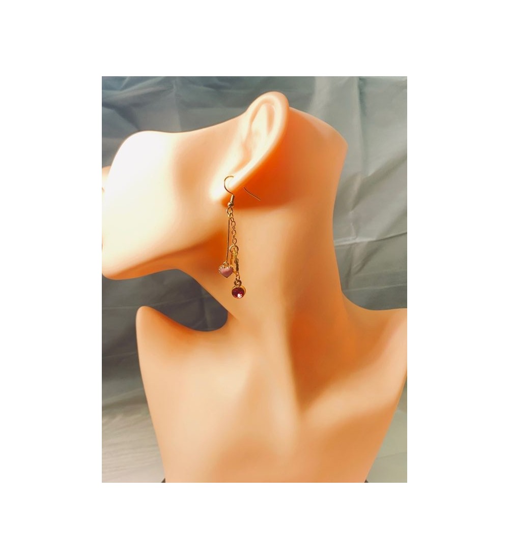 Boucles d'oreilles or : chaîne et pendentif pierre rose