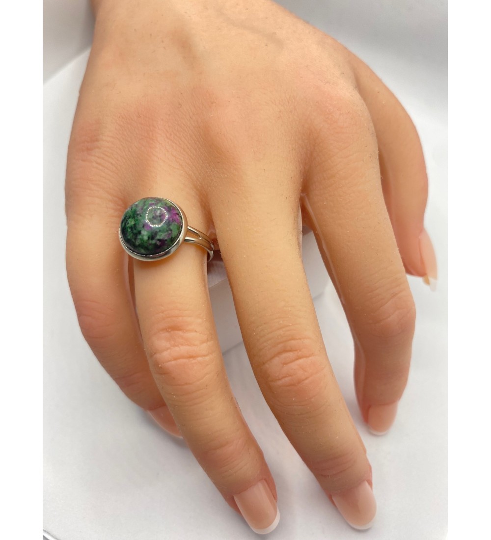 Bague ajustable en pierre verte et violette unique