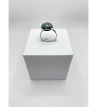 Bague ajustable en pierre verte et violette unique